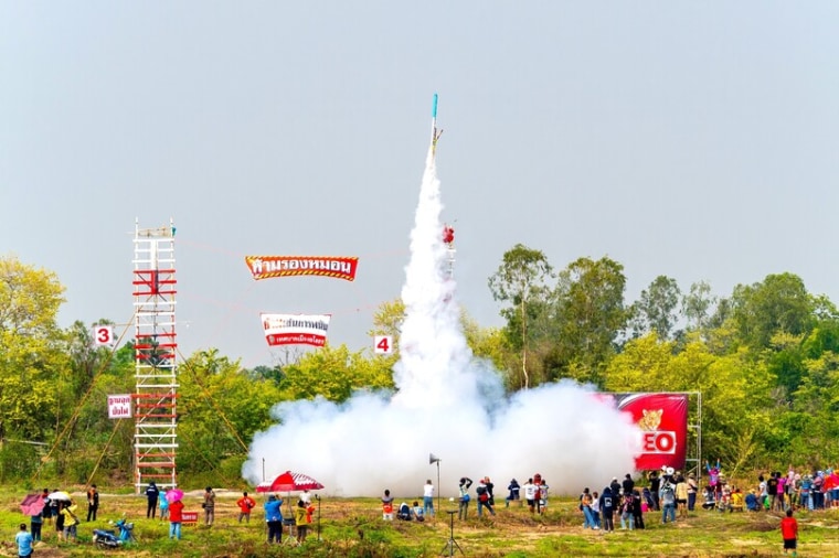 ブン・バンファイ（ロケット祭り）