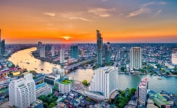 タイ政府、日本人を含む93か国の国民に対してビザ滞在期間を延長し、経済活性化を目指す